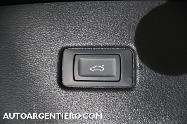 AUDI Q5 usata, con Sensori di parcheggio anteriori