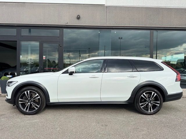 VOLVO V90 Cross Country usata, con Autoradio