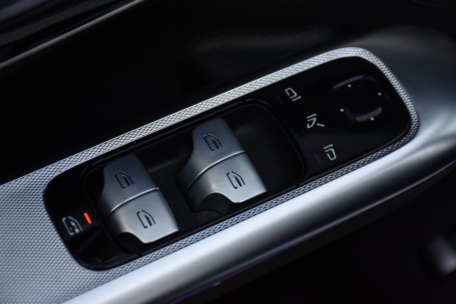 MERCEDES-BENZ EQE usata, con Sedili riscaldati