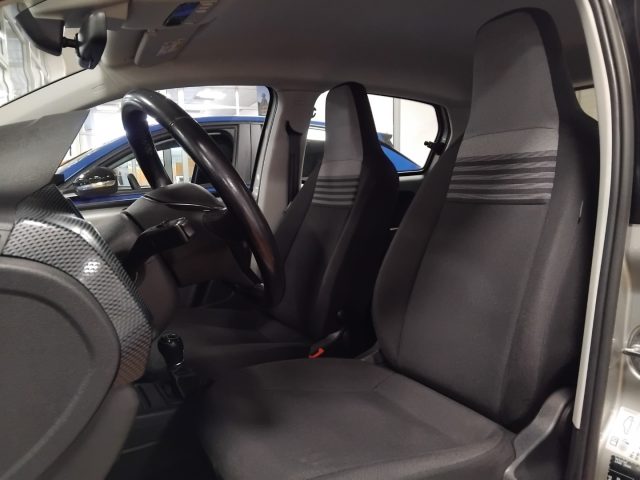 VOLKSWAGEN up! usata, con Autoradio digitale