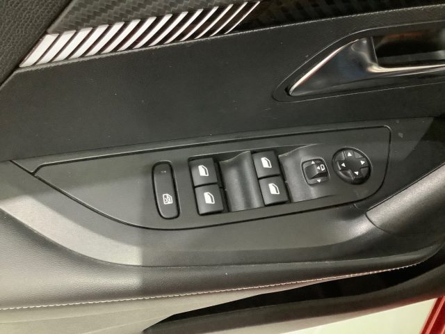 PEUGEOT 2008 usata, con Airbag testa