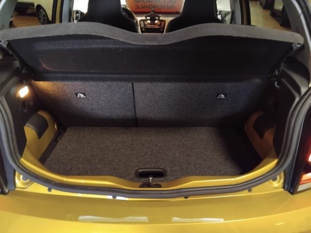 VOLKSWAGEN up! usata, con Chiusura centralizzata