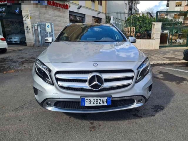 MERCEDES-BENZ GLA 200 usata, con Airbag