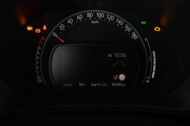 TOYOTA Aygo X usata 12