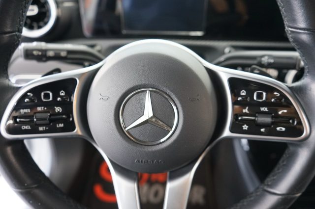MERCEDES-BENZ A 180 usata, con Schermo multifunzione interamente digitale