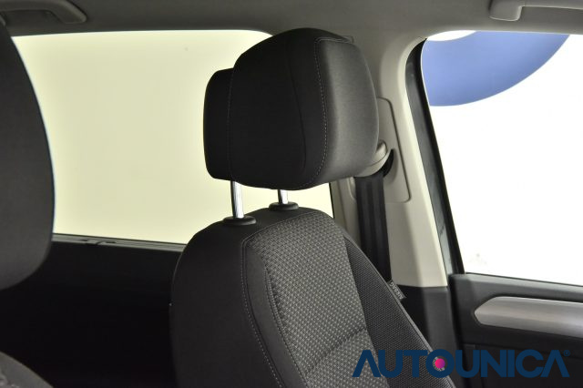 VOLKSWAGEN Touran usata, con USB