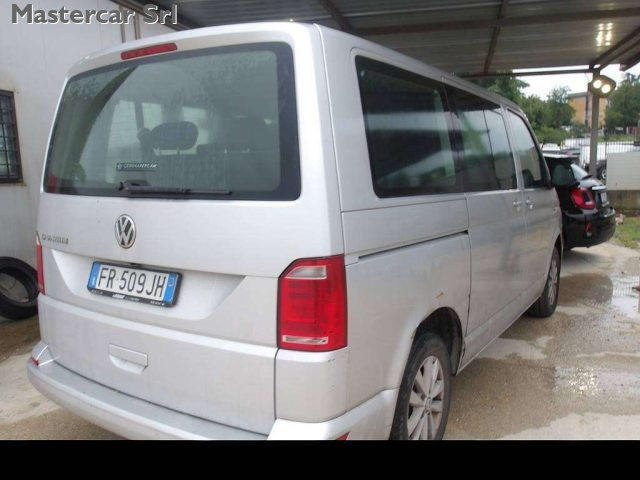 VOLKSWAGEN T6 Caravelle usata 3
