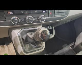 VOLKSWAGEN T6 Caravelle usata, con Bracciolo