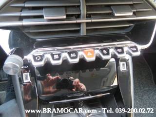 PEUGEOT 208 usata, con USB