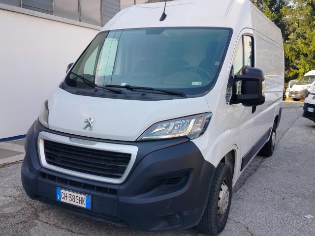 PEUGEOT Boxer usata, con Airbag