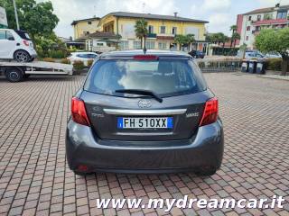 TOYOTA Yaris usata 32