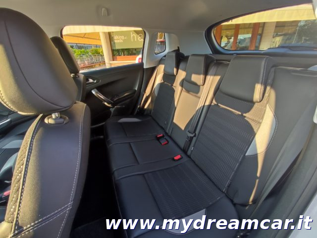 PEUGEOT 2008 usata, con Sensori di parcheggio posteriori