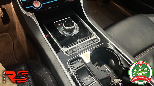 JAGUAR XE usata, con Touch screen