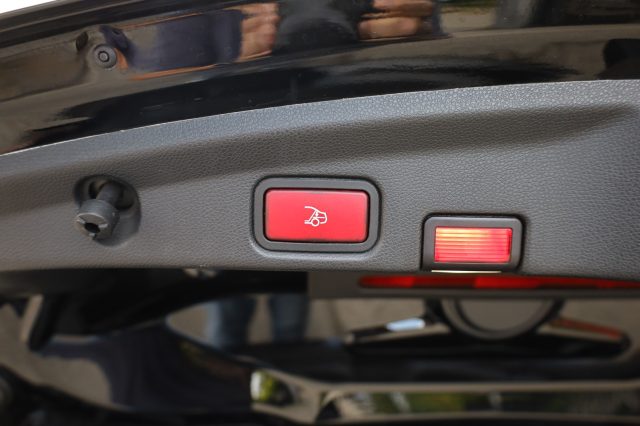 MERCEDES-BENZ E 220 usata 116