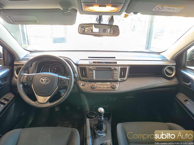 TOYOTA RAV 4 MY23 usata, con Park Distance Control