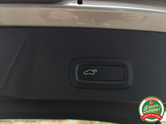 VOLVO XC40 usata, con Volante in pelle