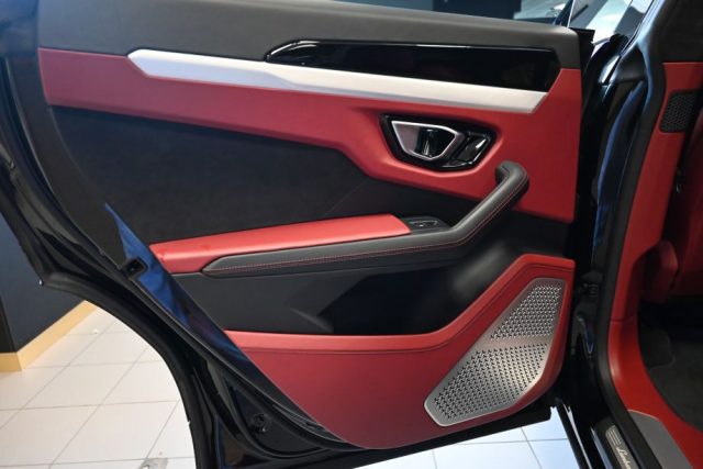 LAMBORGHINI Urus usata 60