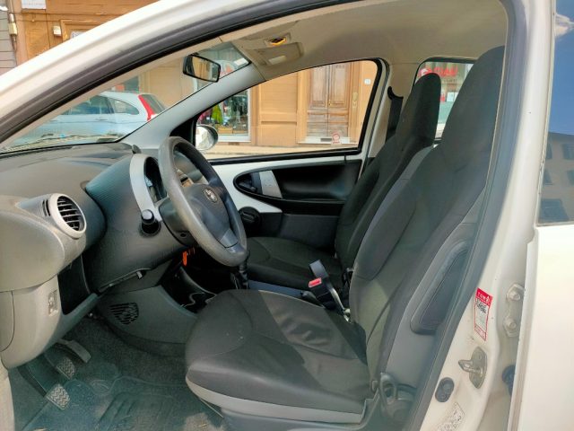 TOYOTA Aygo usata 12