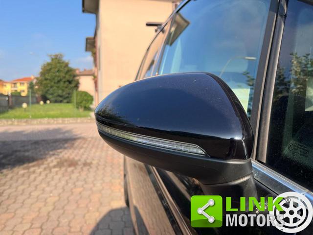 VOLKSWAGEN Touran usata, con Luci diurne LED