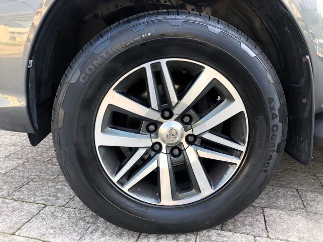 TOYOTA Hilux usata, con USB