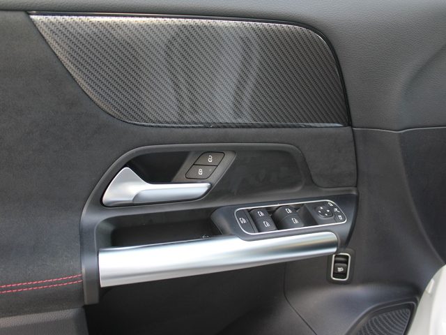 MERCEDES-BENZ GLA 200 usata, con Luci diurne