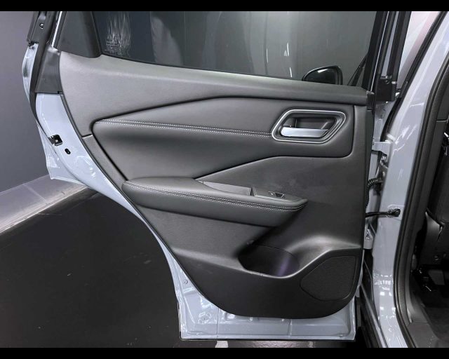 NISSAN Qashqai usata, con Fari LED