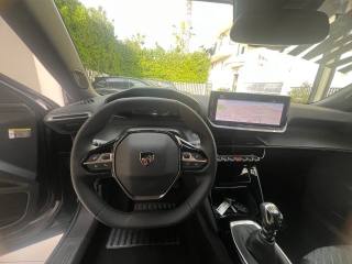 PEUGEOT 2008 usata, con Sistema di navigazione