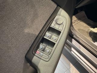 RENAULT Clio usata, con Leve al volante