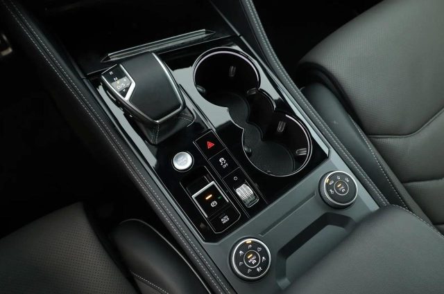 VOLKSWAGEN Touareg usata, con Controllo trazione