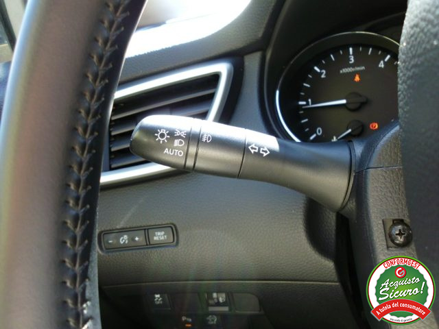 NISSAN Qashqai usata, con Fari LED