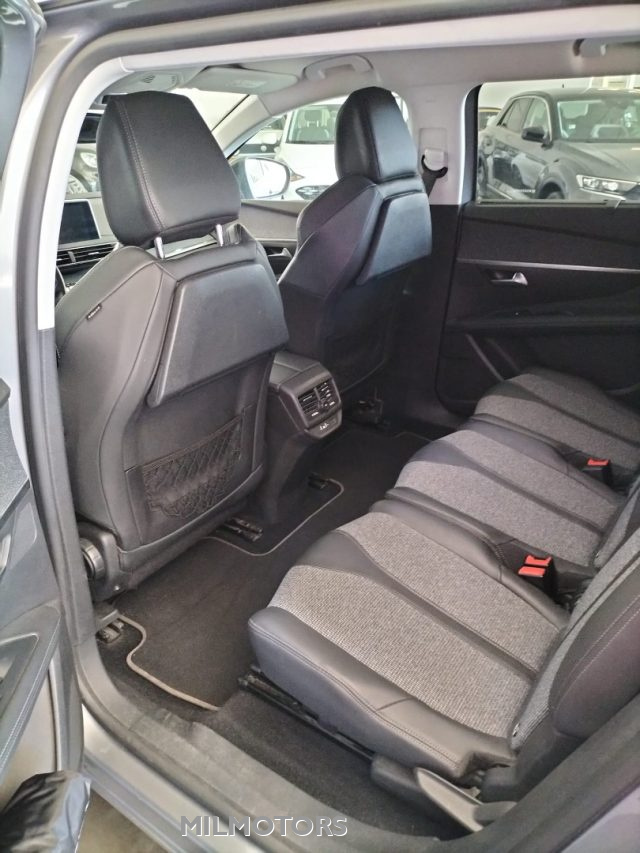 PEUGEOT 5008 usata, con Bracciolo