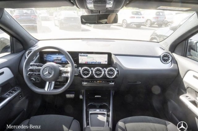 MERCEDES-BENZ GLA 180 usata, con Autoradio