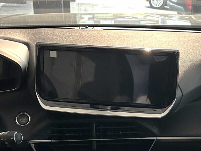 PEUGEOT 2008 usata, con Autoradio digitale