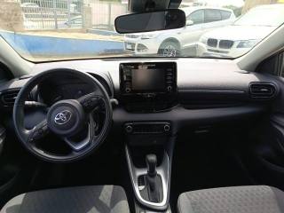 TOYOTA Yaris usata 9