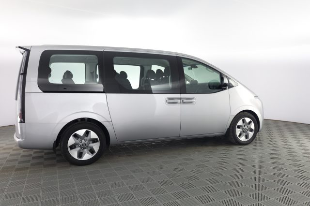 HYUNDAI Staria usata 2