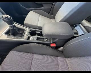 VOLKSWAGEN Golf usata, con Airbag testa