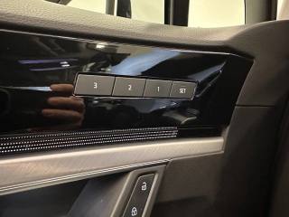 VOLKSWAGEN Touareg usata, con Leve al volante