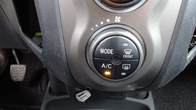 TOYOTA Yaris usata 99