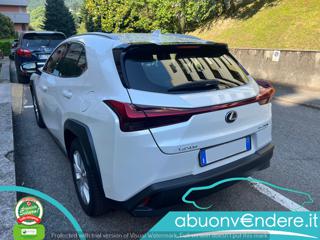 LEXUS UX 250h usata, con Autoradio