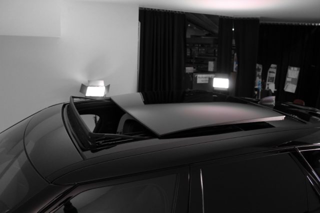 LAND ROVER Range Rover Velar usata, con Sensori di parcheggio posteriori