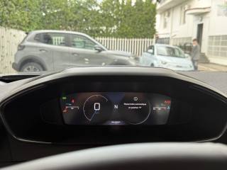 PEUGEOT 2008 usata, con Volante multifunzione