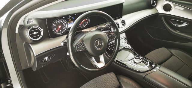MERCEDES-BENZ E 220 usata, con Volante multifunzione