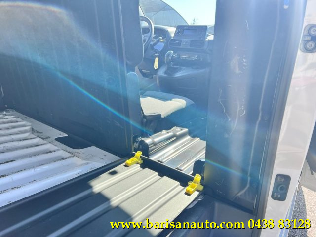 OPEL Combo usata, con Touch screen