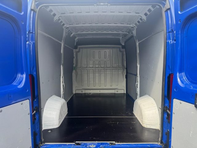PEUGEOT Boxer usata, con Touch screen