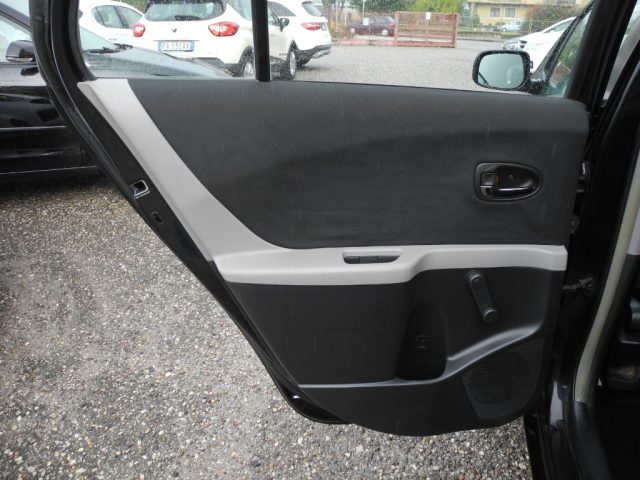 TOYOTA Yaris usata 38