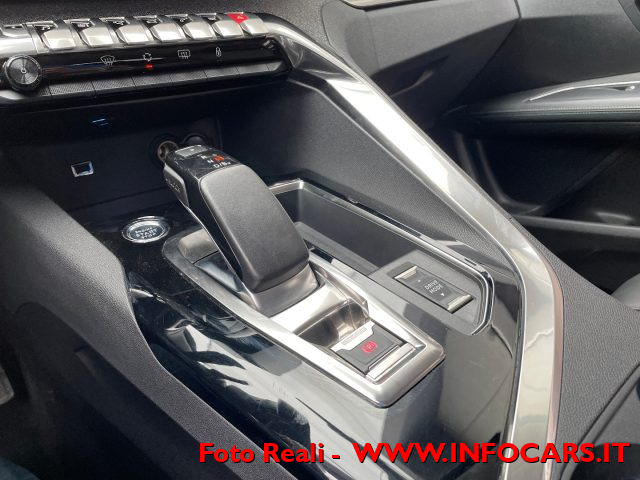 PEUGEOT 3008 usata, con Volante in pelle