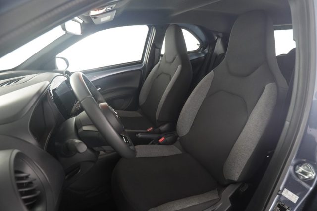 TOYOTA Aygo X usata 8