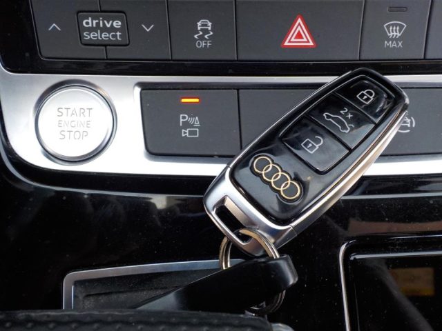 AUDI Q8 usata, con Luci diurne