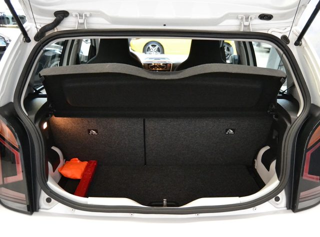 VOLKSWAGEN up! usata, con Sedile posteriore sdoppiato
