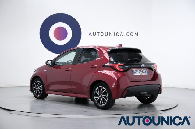 TOYOTA Yaris usata, con Fari LED